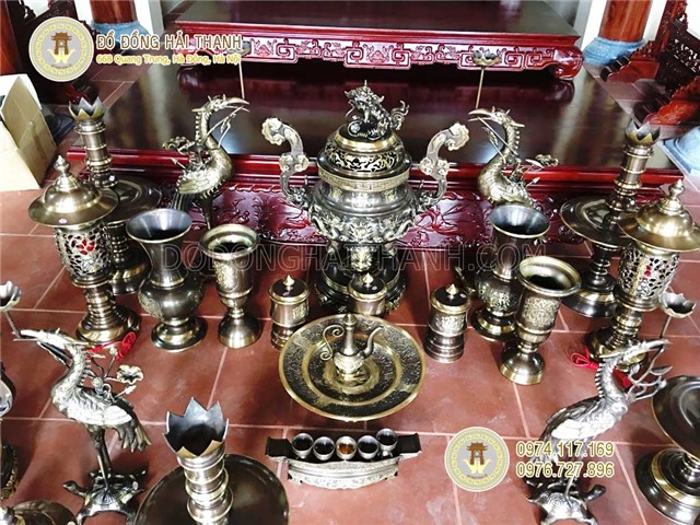 Bộ đỉnh đồng cho nhà thờ họ