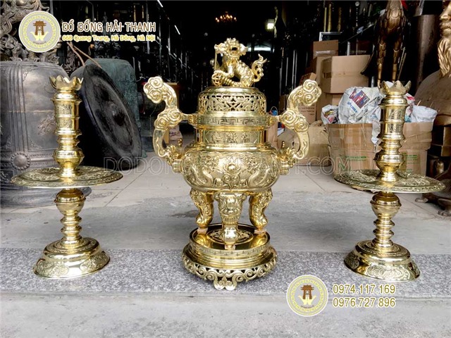 Bộ đỉnh tam sự bằng đồng vàng hàng Việt Nam