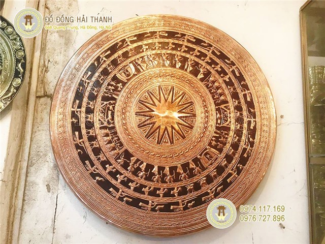 Mặt trống đồng gò bằng đồng đỏ và mặt trống đồng gò hun giả cổ