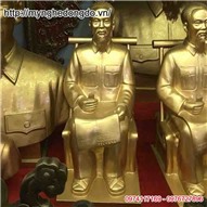 Tượng Bác Hồ bằng đồng ngồi đọc báo cao 70cm