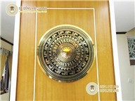 Mặt trống đồng Đông Sơn trang trí phòng khách